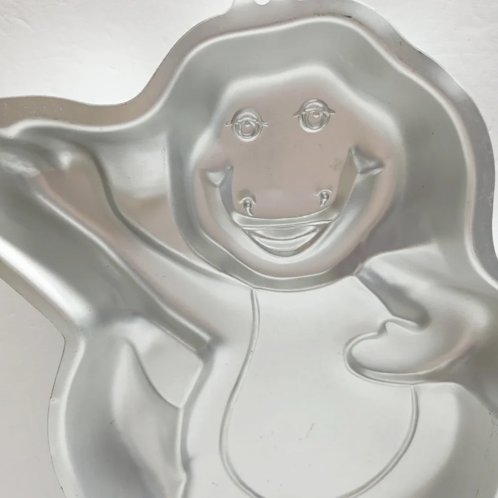 1993 Barney cake pan. great condition